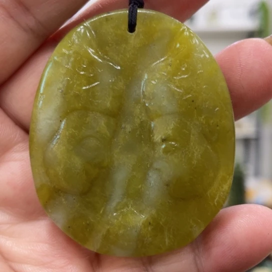 未镶嵌蛇纹石玉吊坠