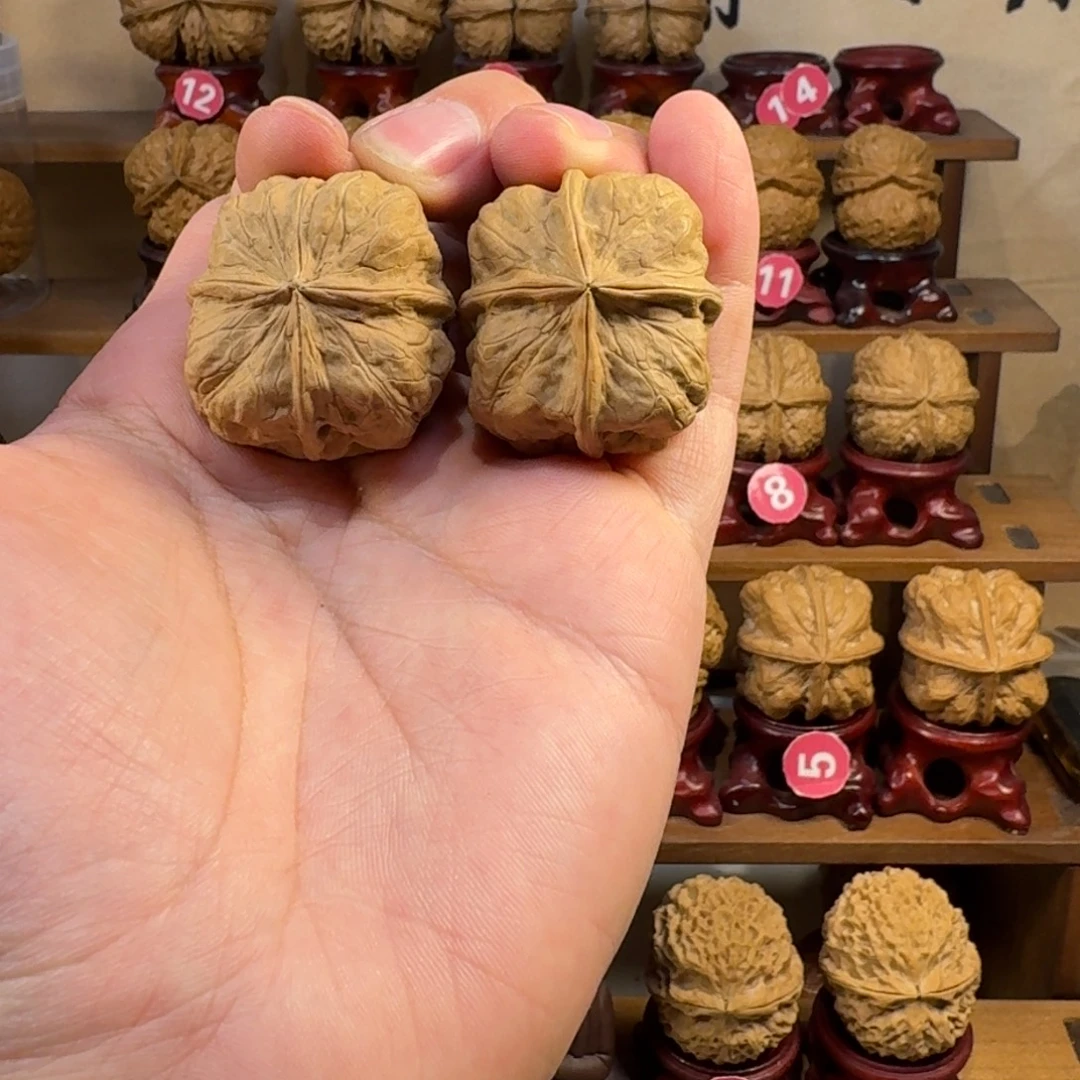 铁核桃把件肌肉尊金蟾四棱