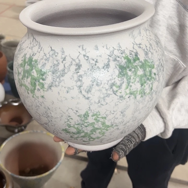 高度23厘米口20厘米