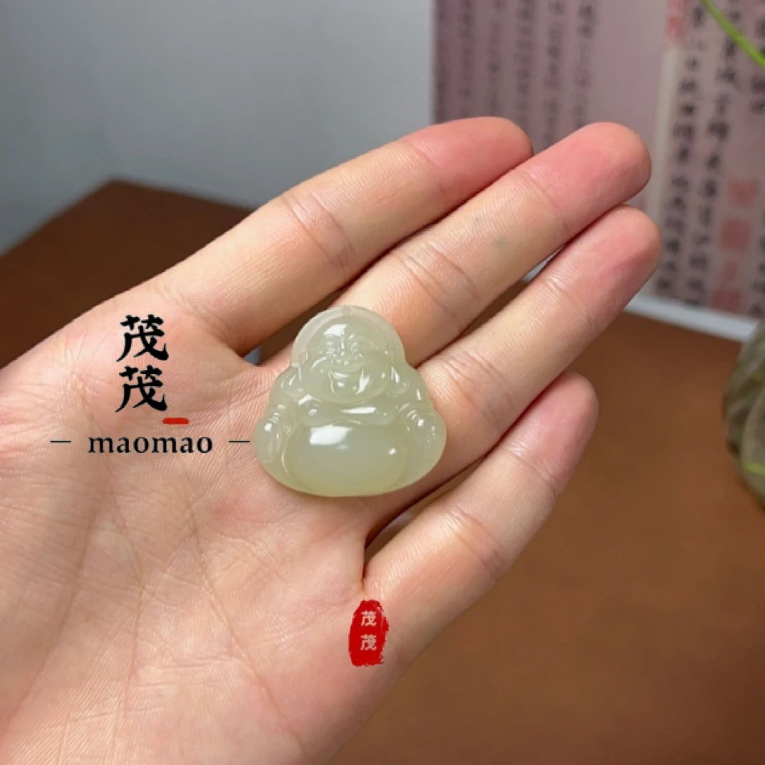 天然和田玉冰透笑口常开佛尺寸32mm