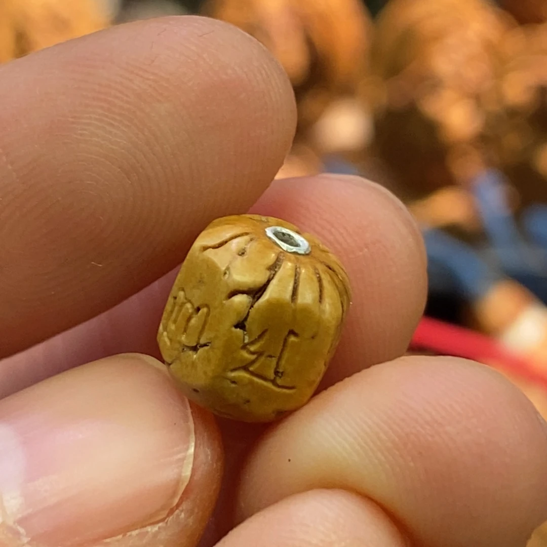 潍坊核雕桃核雕刻六字真言