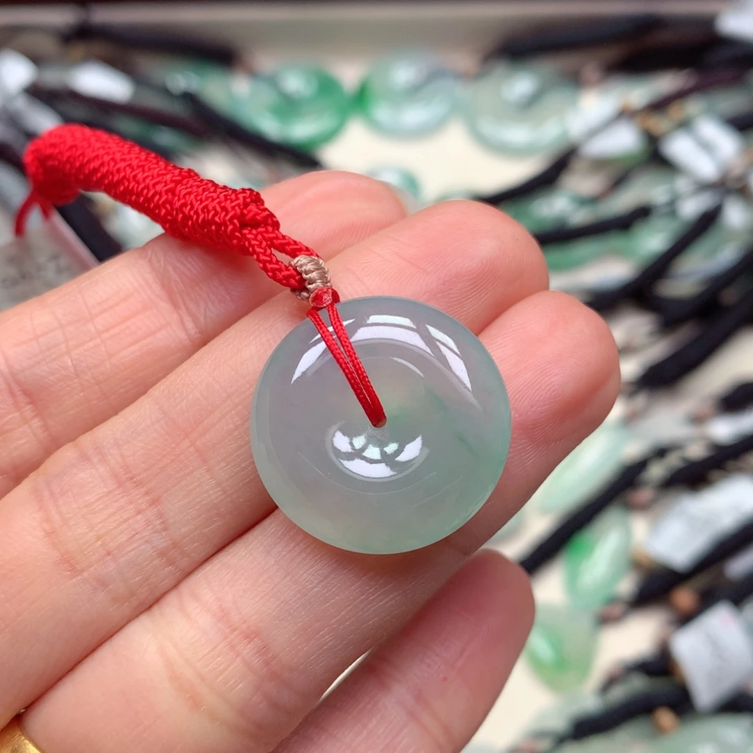 翡翠未镶嵌颈饰平安扣