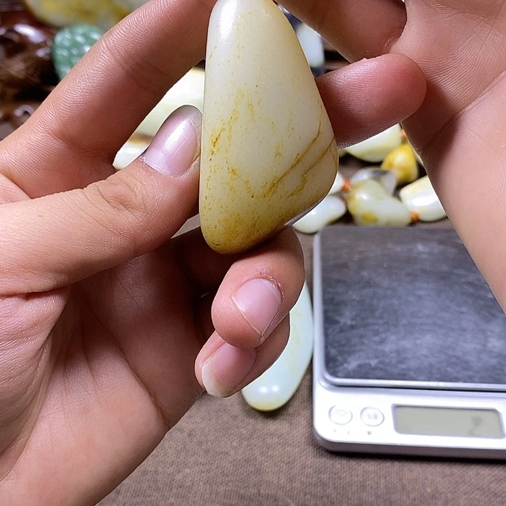 和田玉未镶嵌把件