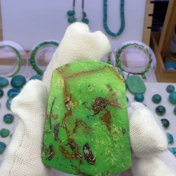 菜籽绿无事牌吊坠29.5mm兰