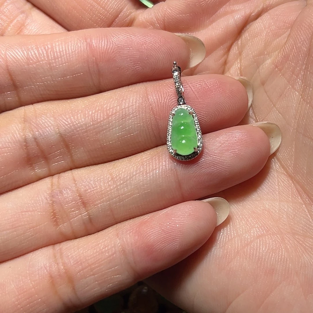 睡***醒翡翠18K金镶嵌颈饰