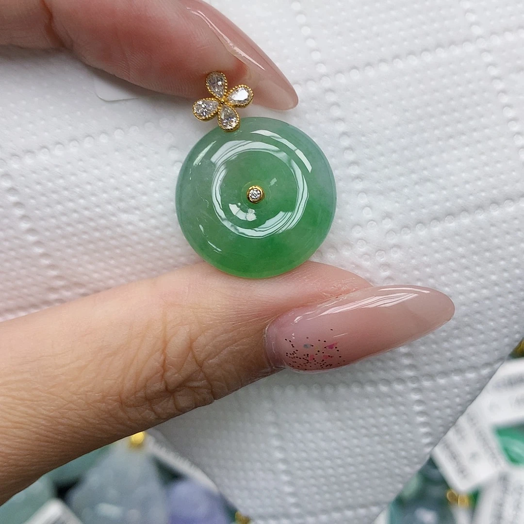 翡翠18K金镶嵌颈饰