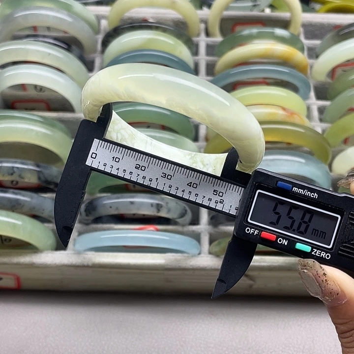 蛇纹石玉未镶嵌手镯31