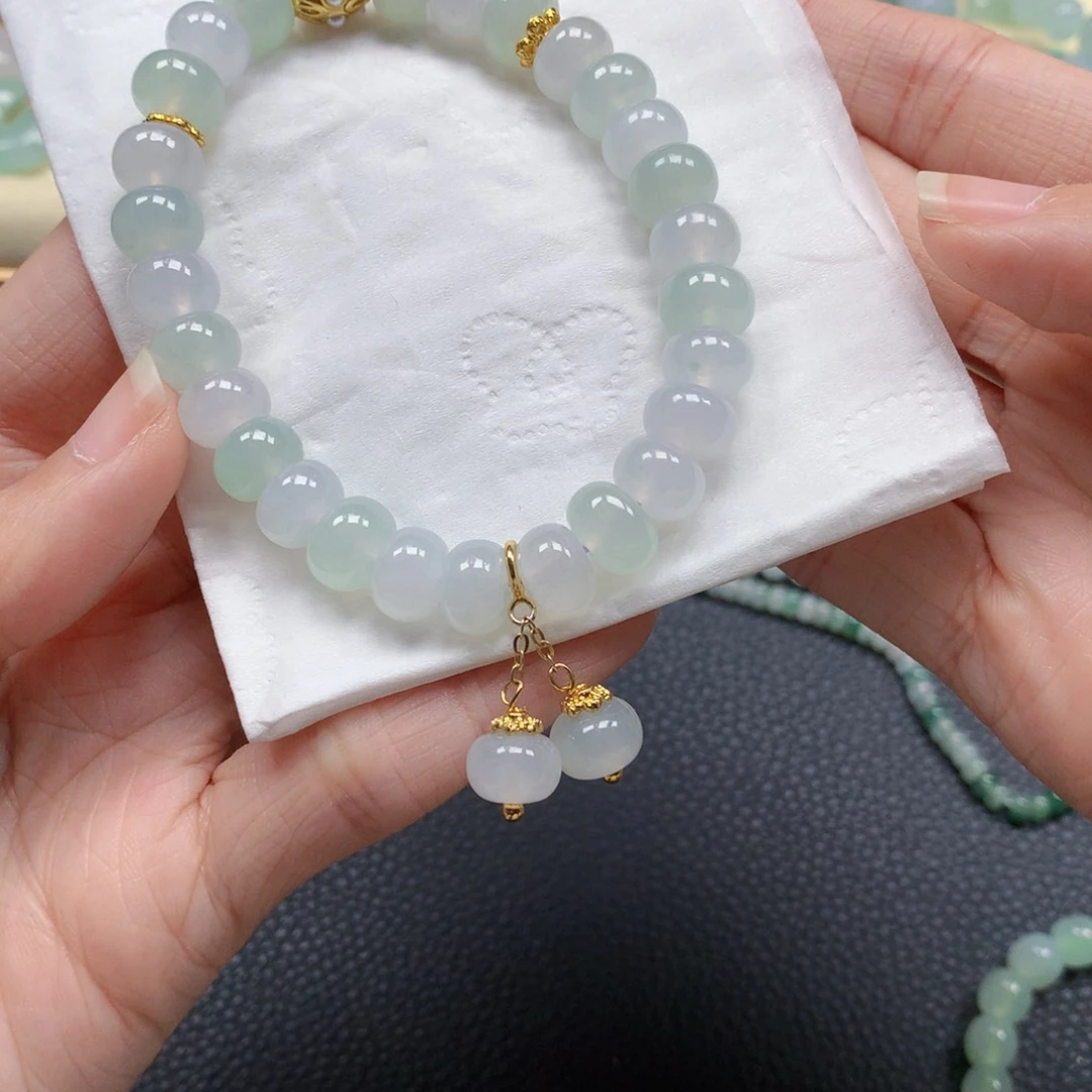 翡翠未镶嵌颈饰是