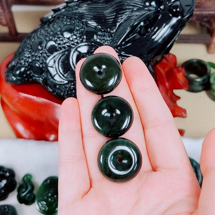 合金蛇纹石玉颈饰