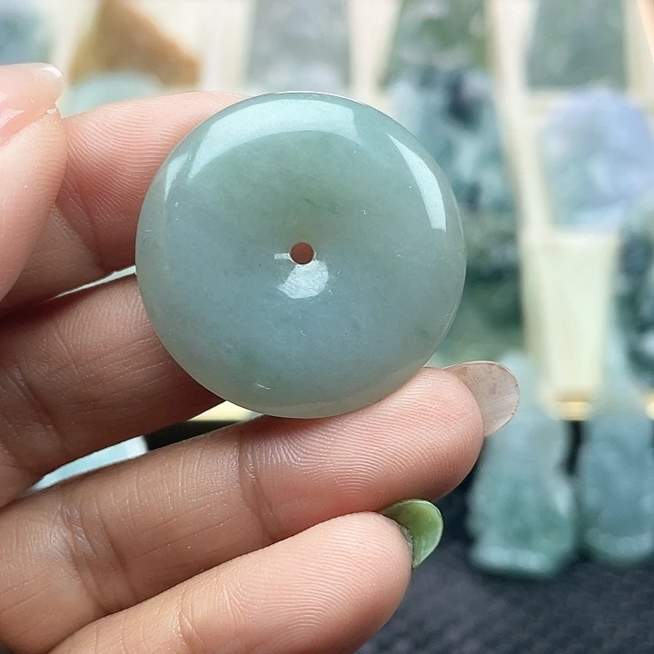 颈饰未镶嵌翡翠天然翡翠A货平安扣