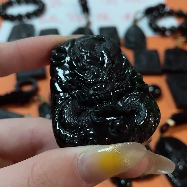 翡翠颈饰未镶嵌龙*纹