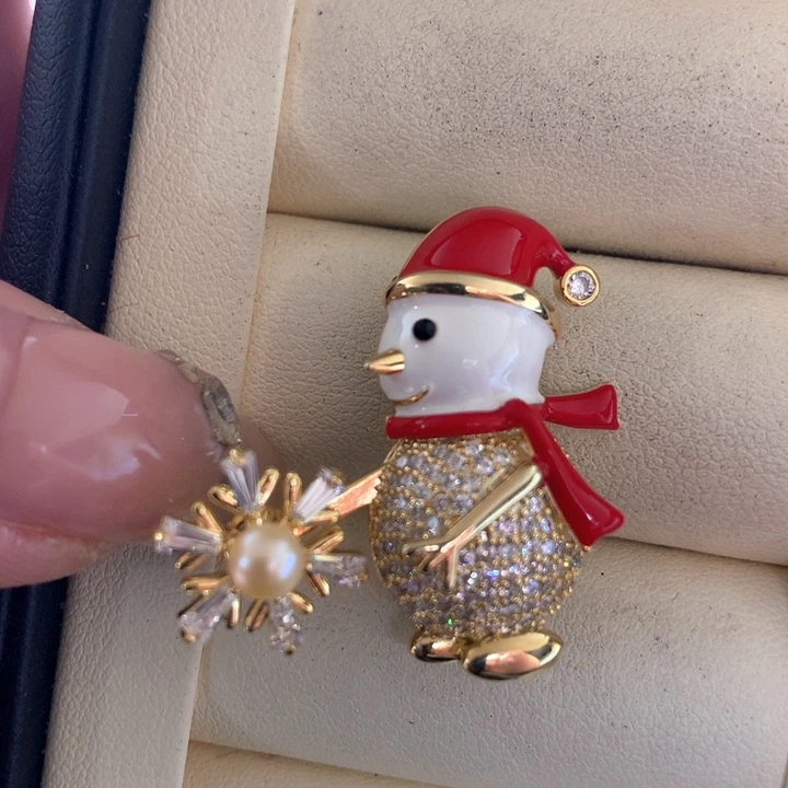 未镶嵌胸饰海水珍珠