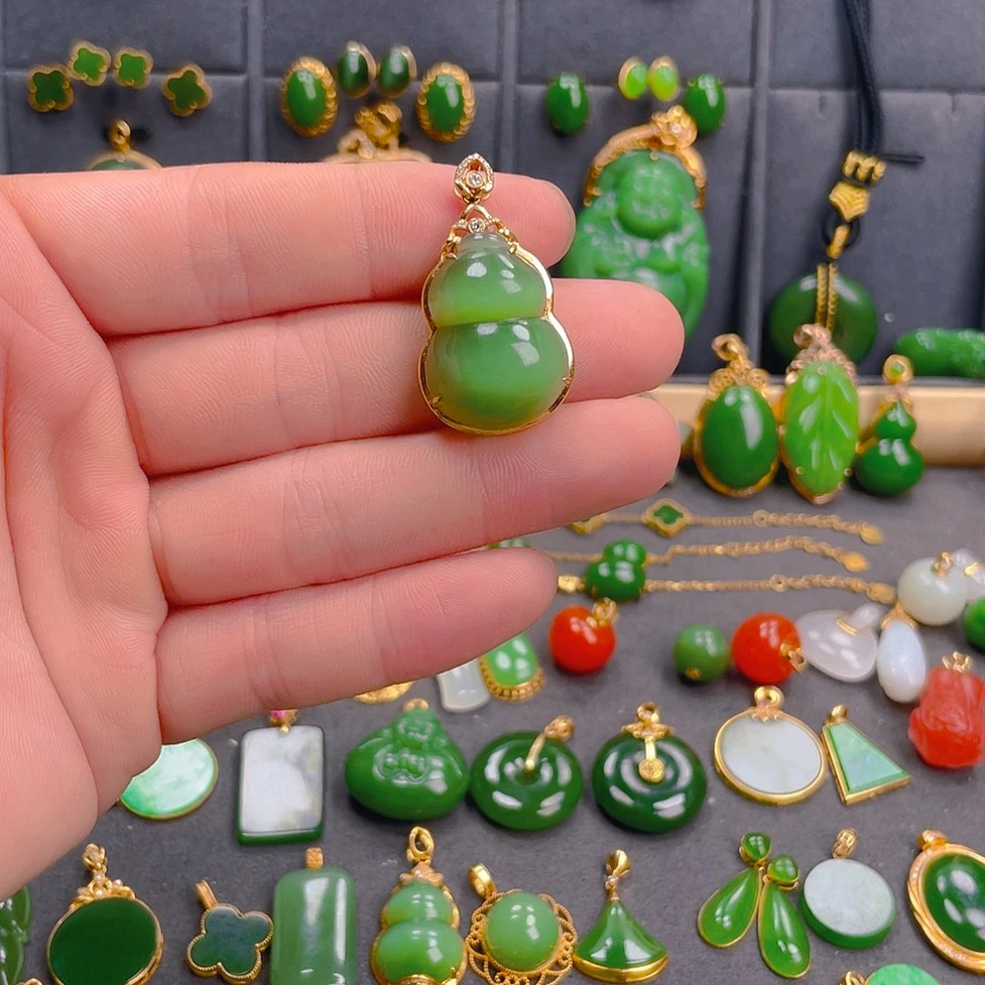 吊坠(不含链)18K金镶嵌和田玉（碧玉）