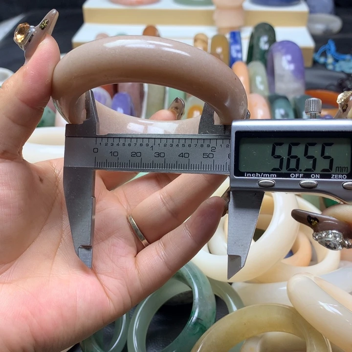 未镶嵌手镯石英质玉