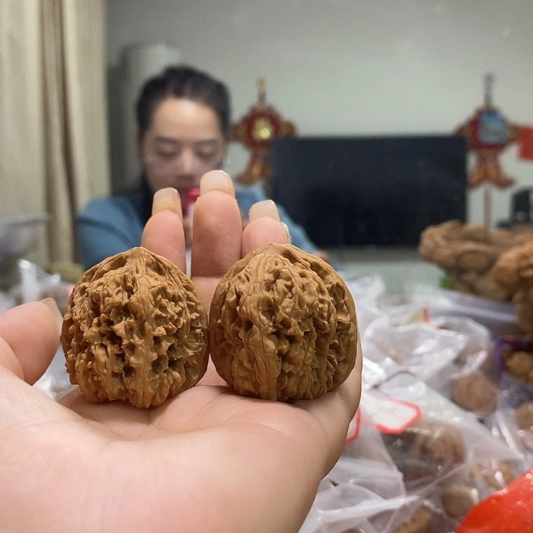 把件文玩核桃34梨木台尖有伤