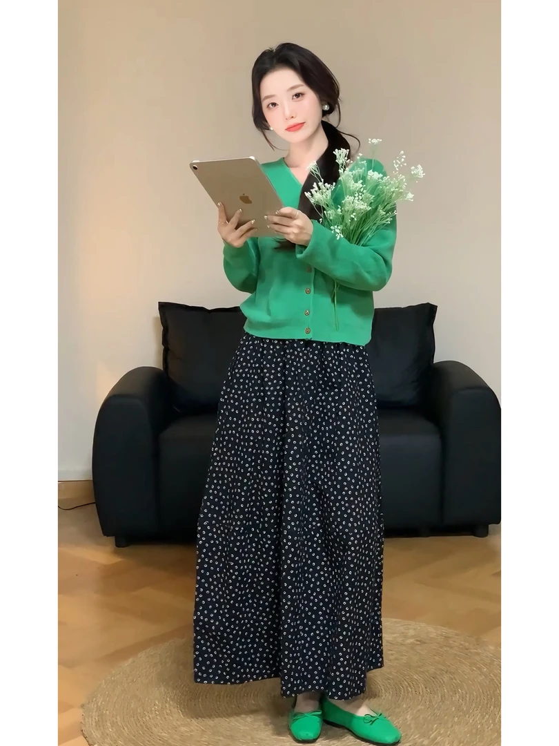 2025秋季新款小清新慵懒感穿搭绿色针织衫上衣碎花半身裙两件套女
