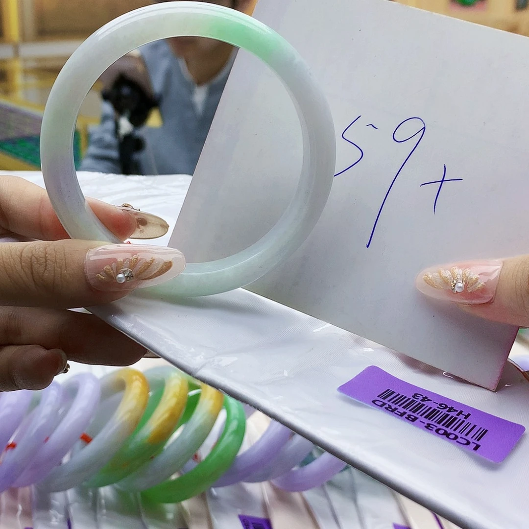 翡翠未镶嵌手镯 nn