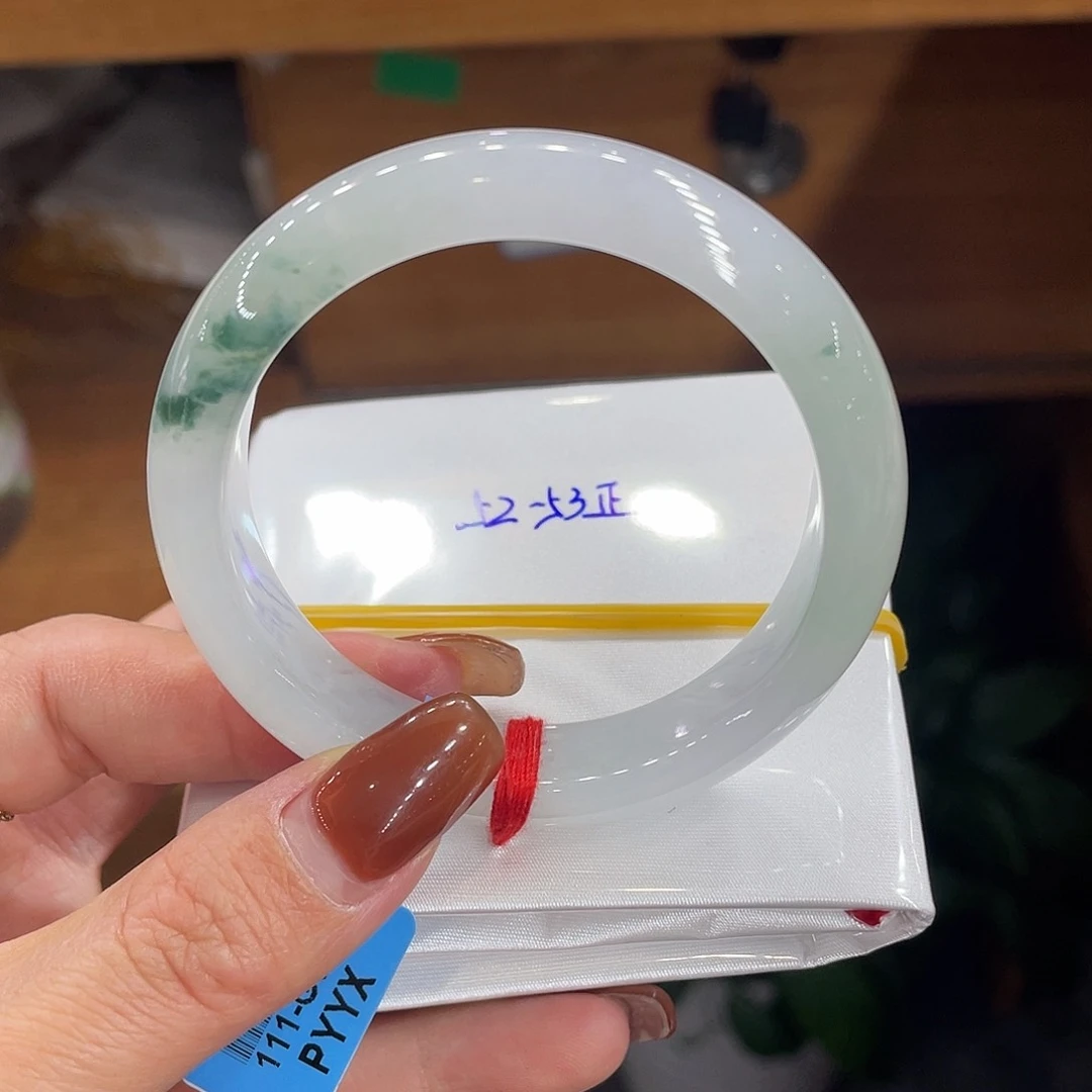 翡翠手镯未镶嵌天然翡翠