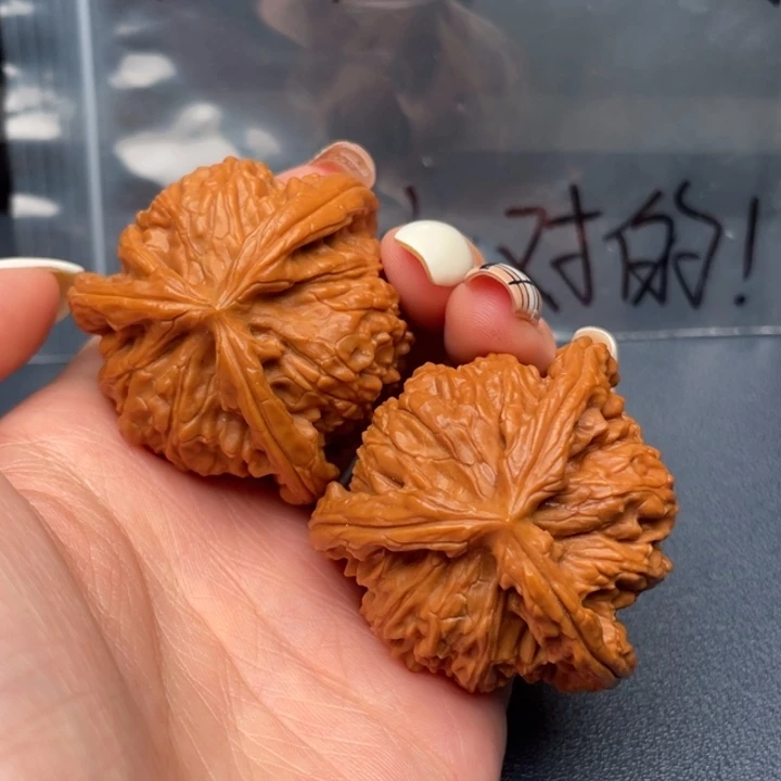 布***凡吊坠文玩核桃白狮子