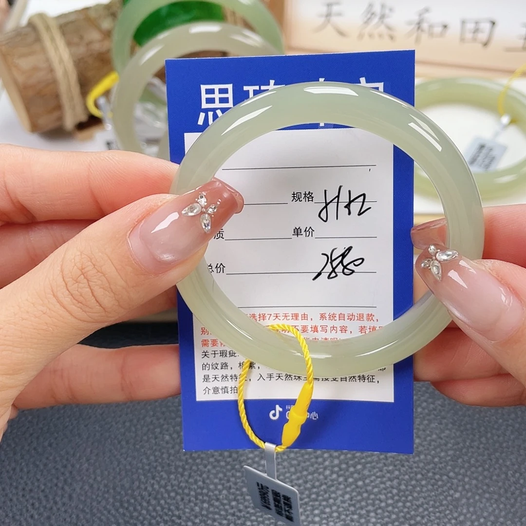 和田玉未镶嵌手镯