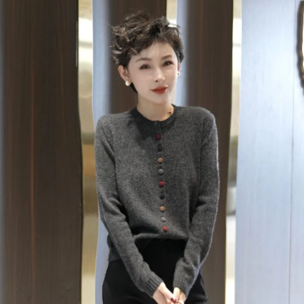 纯羊毛【极简彩扣】 简约时尚高级圆领针织开衫MG7253