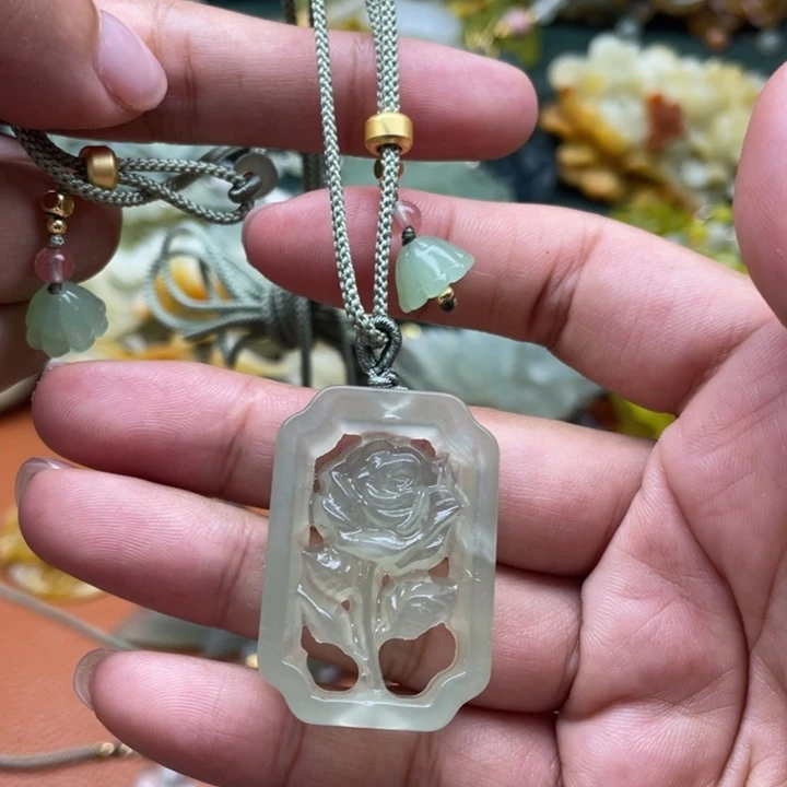 未镶嵌蛇纹石玉颈饰