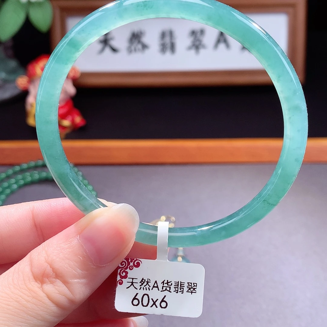 未镶嵌手镯（圆镯）翡翠