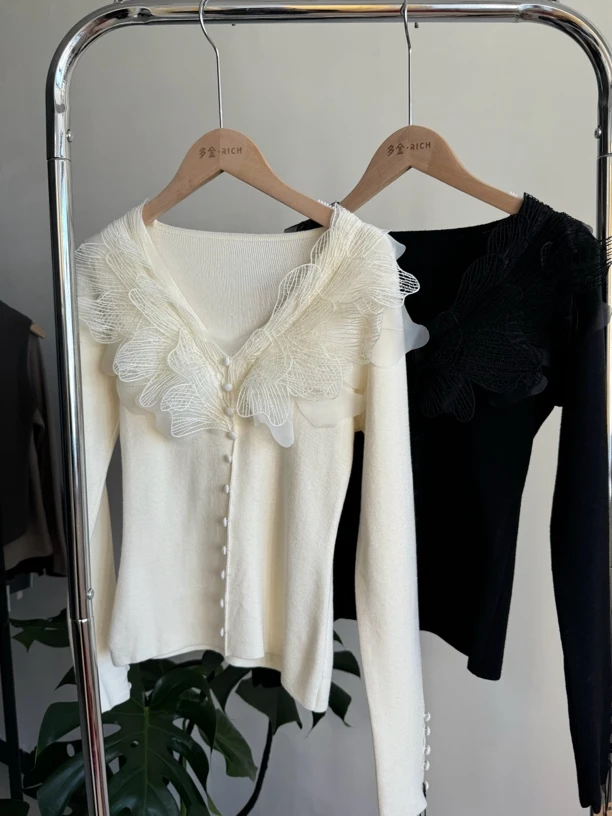 针织衫胸前蝴蝶结蕾丝