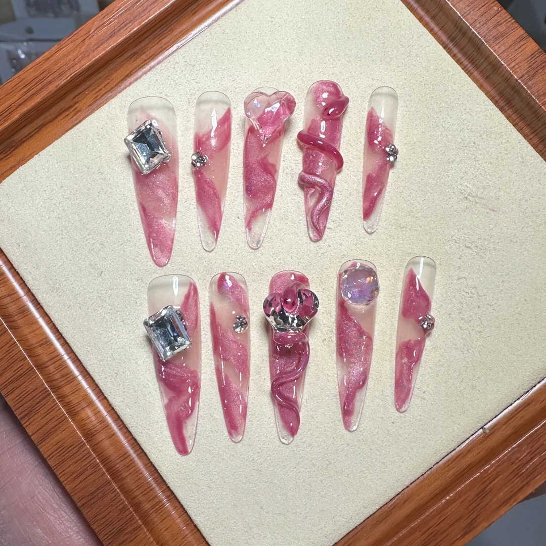 美甲温变小蛇安可拉红猫眼高级纯手工新款秋冬穿戴显白爆闪轻奢