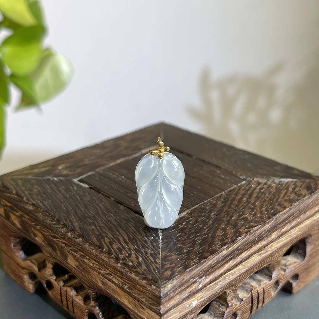 JTW03-25  天然缅甸A货翡翠  18K扣头金枝玉叶