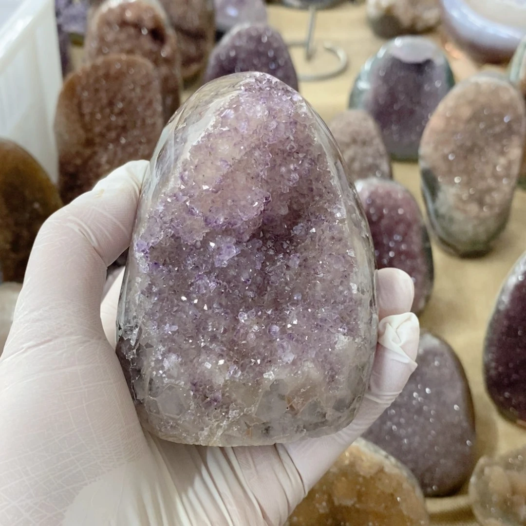 水晶天然水晶摆件未镶嵌?