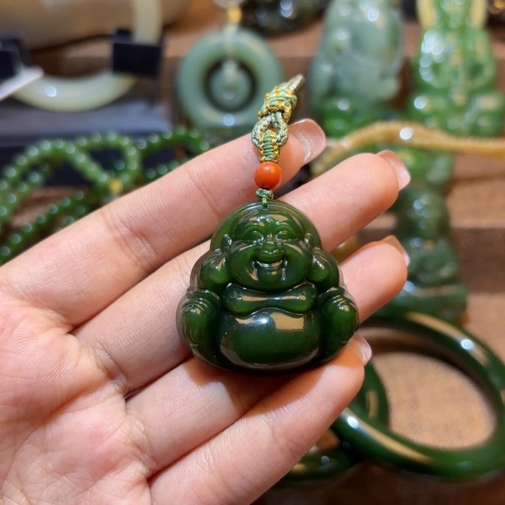 颈饰未镶嵌和田玉（碧玉）