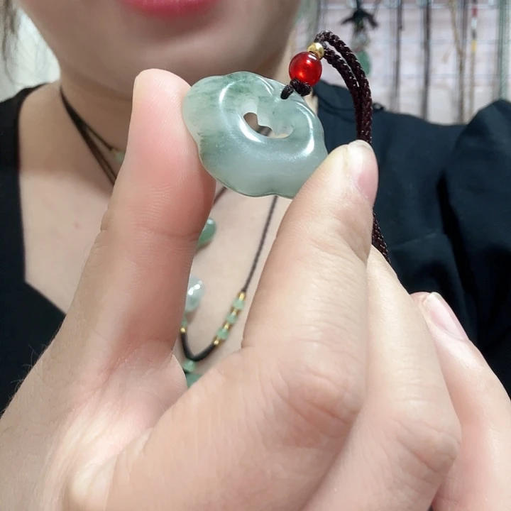 石英质玉未镶嵌颈饰