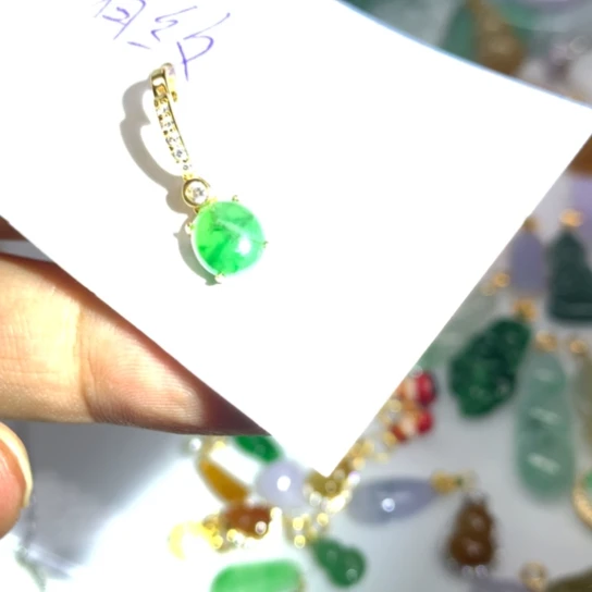 翡翠颈饰未镶嵌翡翠