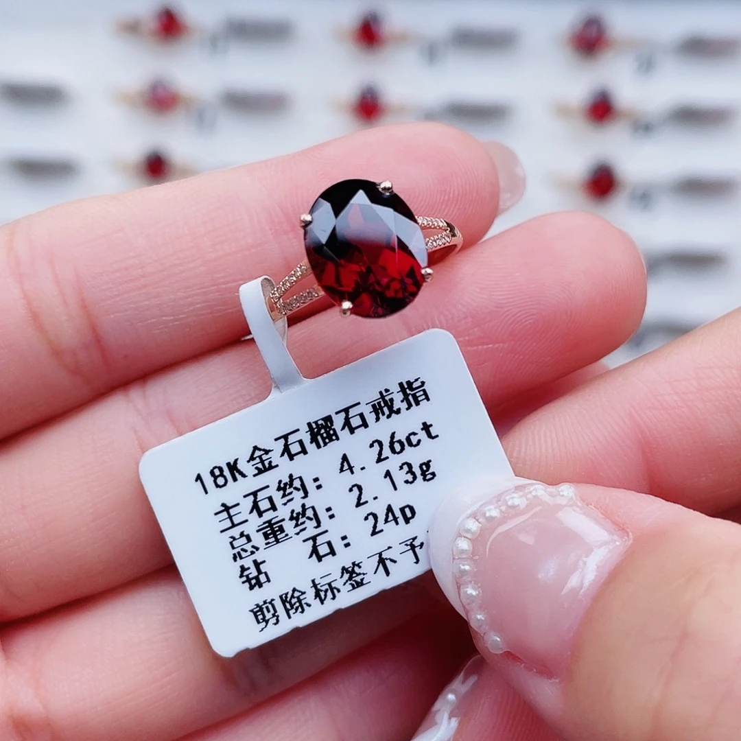 18K金镶嵌戒指石榴石