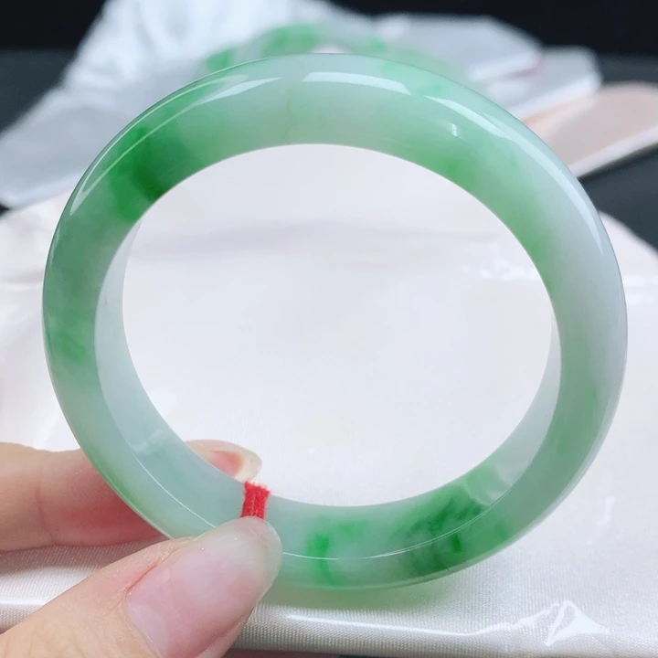 翡翠未镶嵌手镯缅甸53.5飘阳绿正圈