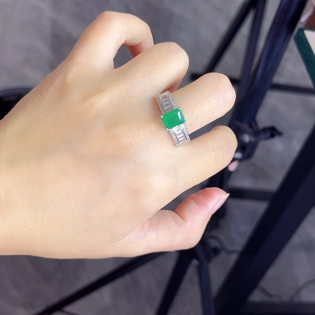 银S925镶嵌戒指祖母绿