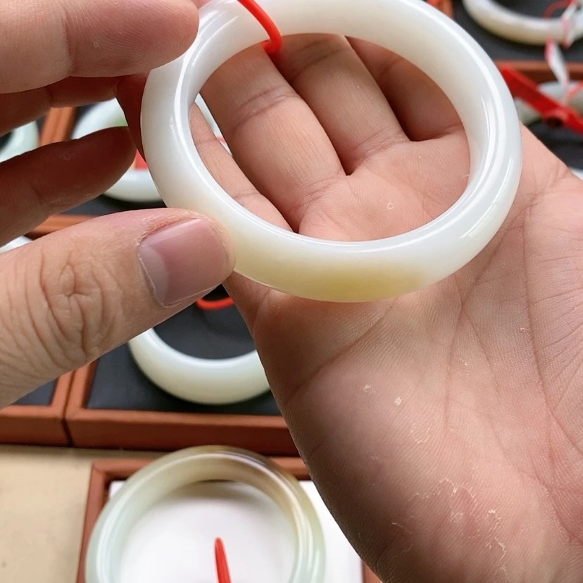 【闪购商品】未镶嵌手镯和田玉