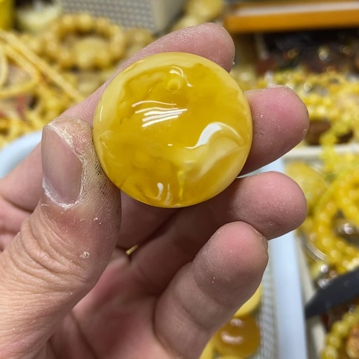 蜜蜡未镶嵌裸石吊坠