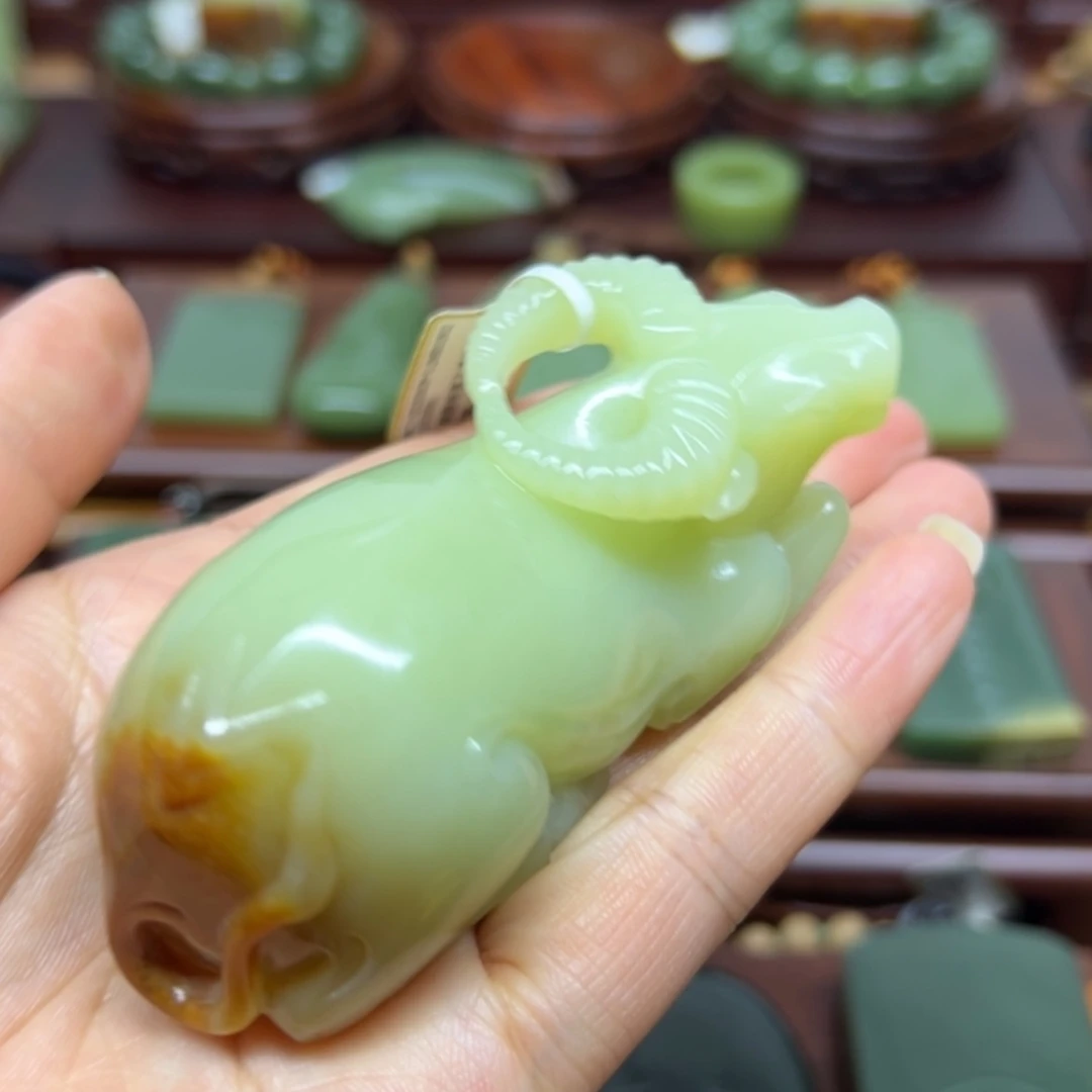 【闪购商品】未镶嵌岫岩河磨玉（透闪石质玉）把件和**荷牛