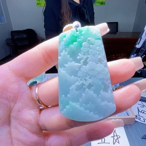 颈饰未镶嵌翡翠一个