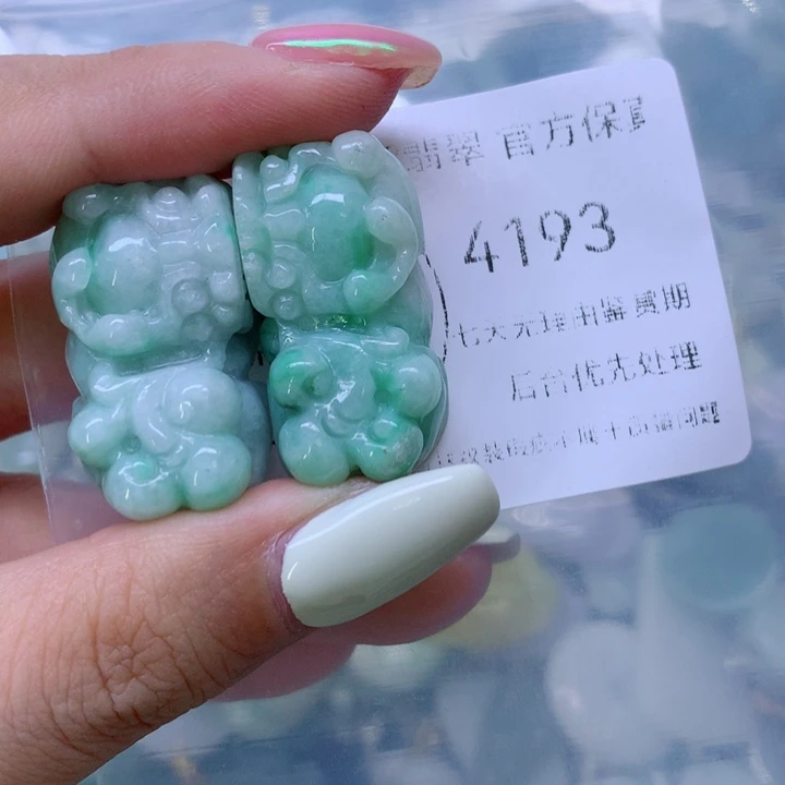 乔***翡翠未镶嵌吊坠(不含链)