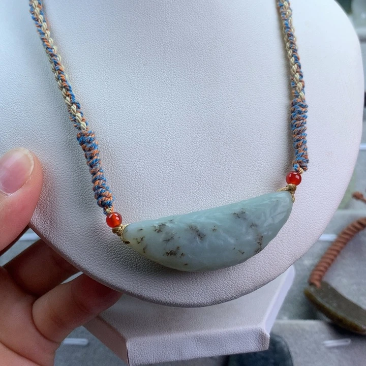 和田玉（糖玉）未镶嵌颈饰迈***纳