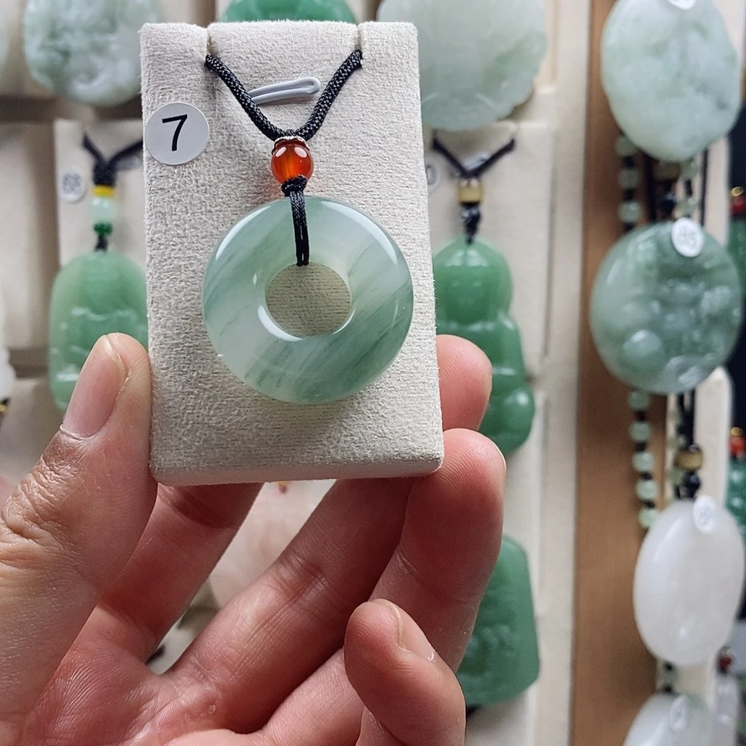 石英质玉未镶嵌颈饰