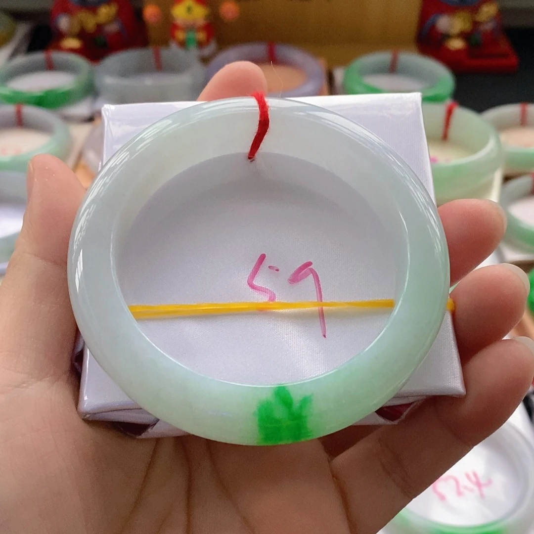 翡翠手镯未镶嵌懒*?手镯