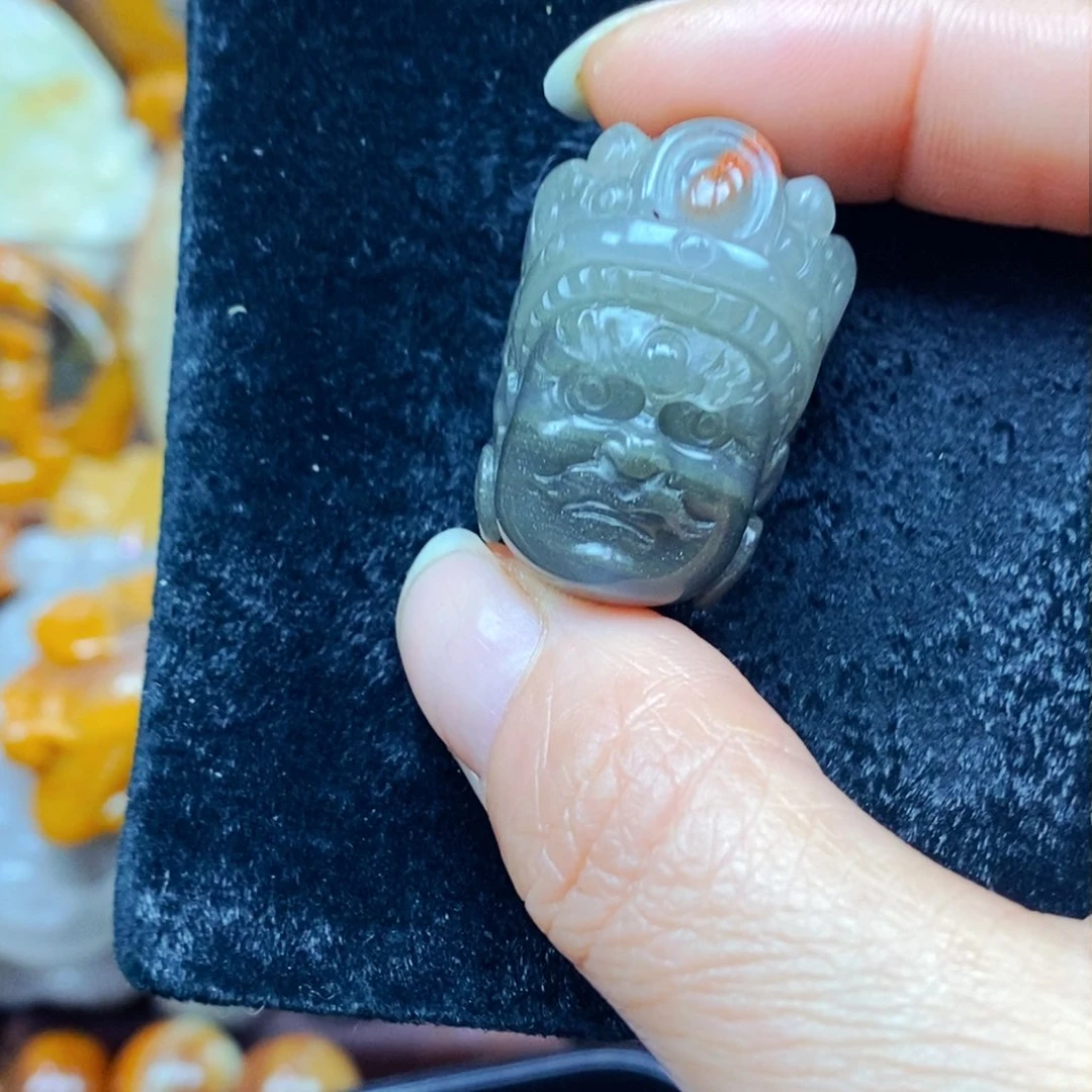 未镶嵌石英质玉（黄龙玉）颈饰