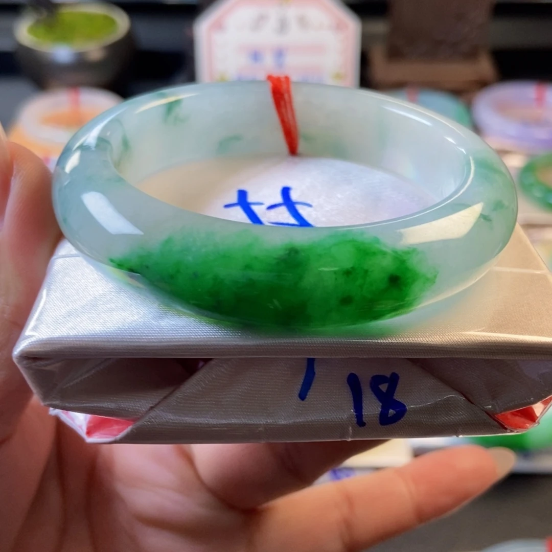 翡翠未镶嵌手镯19冰胶辣绿