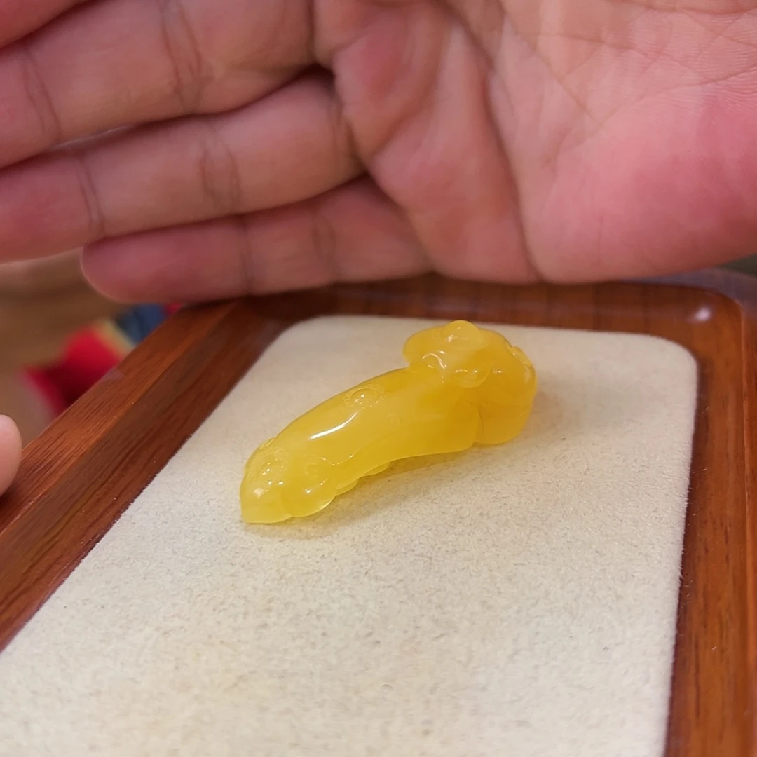 蜜蜡未镶嵌珠宝奇石