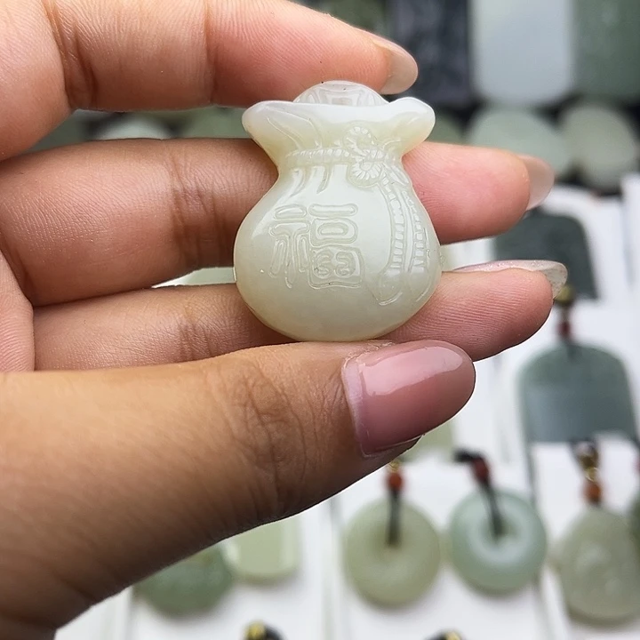 和田玉未镶嵌挂件