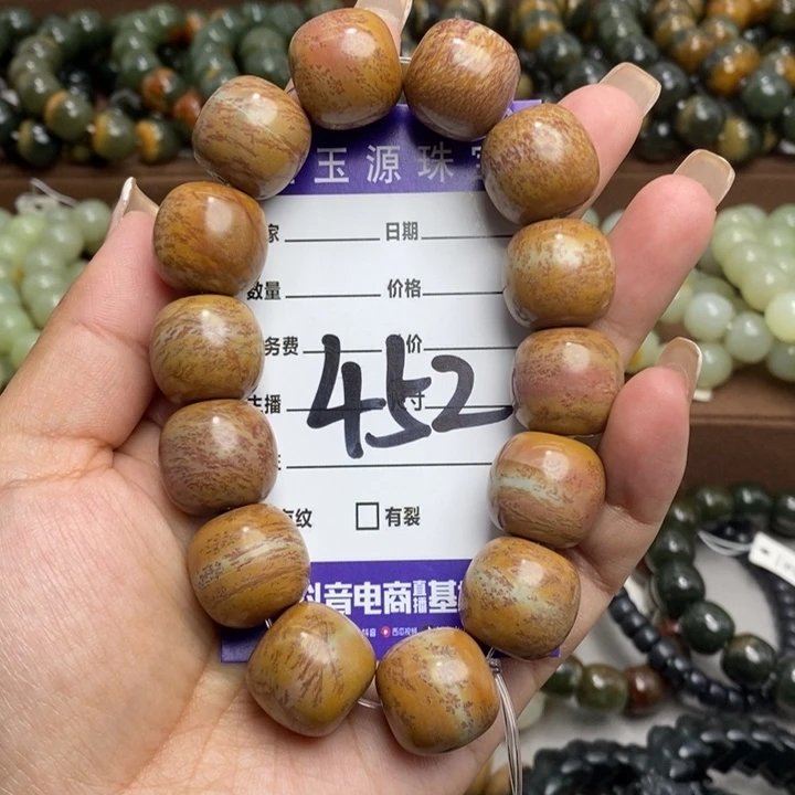 透闪石质玉未镶嵌手链微瑕